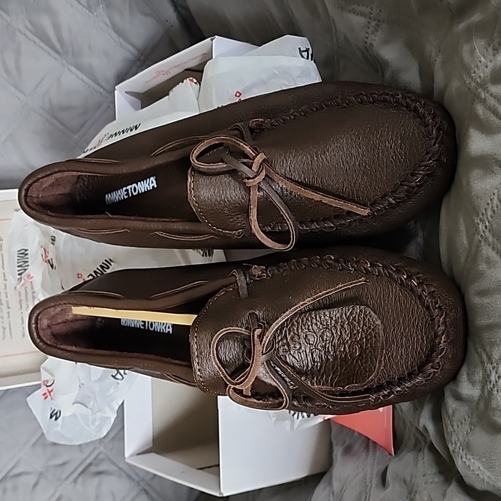 Minnetonka Men's  Moccasin's Moosehide Driver, Color Chocolate BNIB Size 11